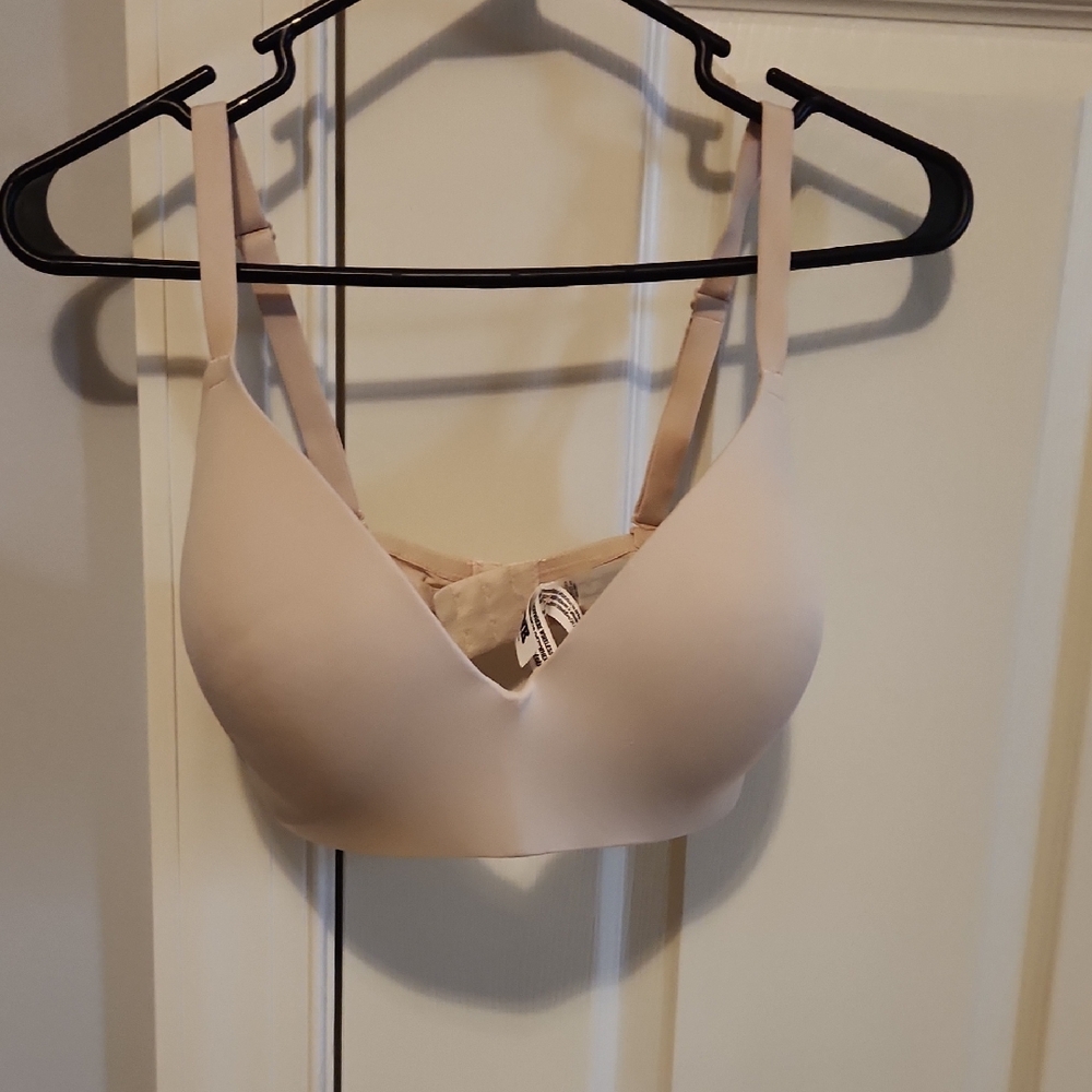 PINK Victoria's Secret Light Beige Bra Wear Everywhere Wireless Lightly Lined
